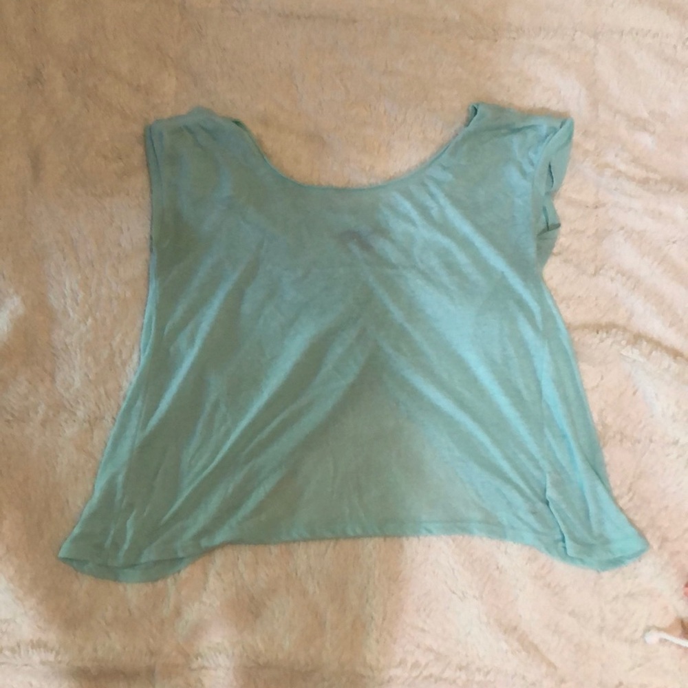 Flowy open back crop -m